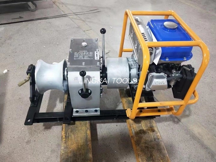 Poder que puxa o guincho com o motor de gasolina de Honda para a linha elétrica que amarra