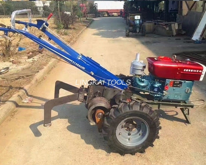Cabo de passeio do trator de duas rodas que puxa a máquina para o cabo que puxa a corda de fio que puxa o trator da mão