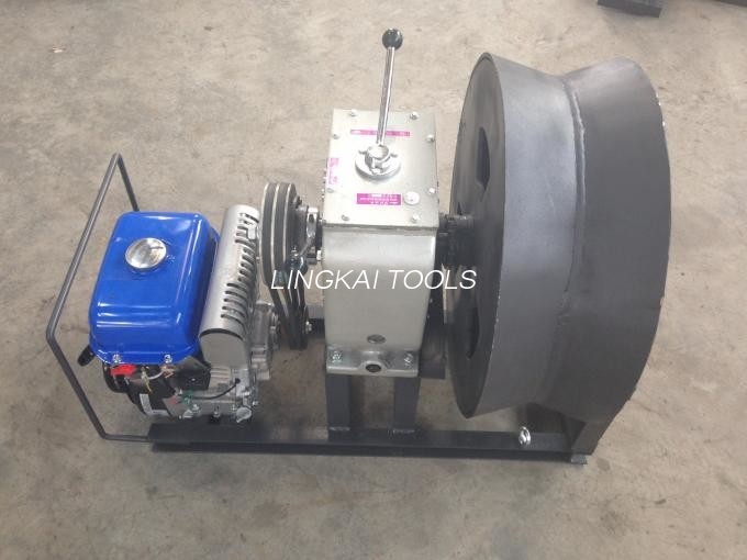 Cabo do motor a gasolina que puxa o eixo tracionador da corda de fio do equipamento de 3 toneladas na linha local de transmissão