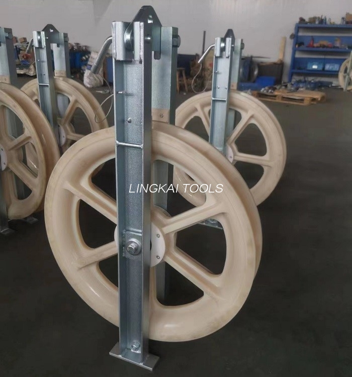 Linha de transmissão condutor de nylon de MC de três roldanas de 508 x 75 milímetros que amarra o bloco piloto